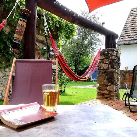 Henye Vintage A Kali-medenceben