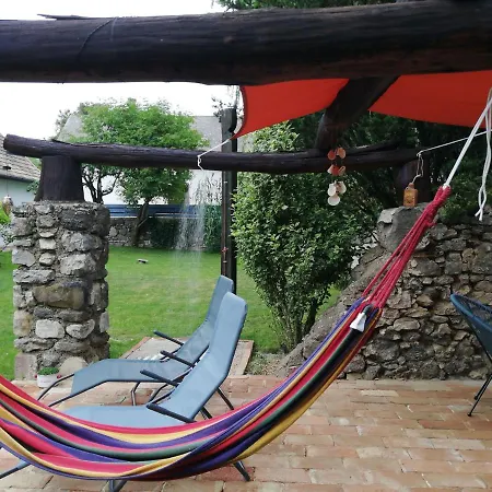 Henye Vintage A Kali-medenceben