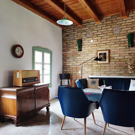 Henye Vintage A Kali-medenceben *