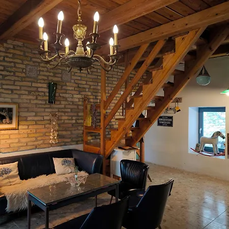 Henye Vintage A Kali-medenceben *